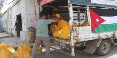 مستشفى الأردن الميداني في شمال غزة يوزع مساعدات غذائية على سكان القطاع - تدوينة الإخباري