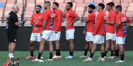 لاعبو المنتخب يؤدون صلاة الجمعة بالفندق و"روح أكتوبر" عنوان الخطبة - تدوينة الإخباري