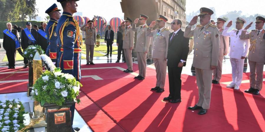 السيسي يترأس اجتماع المجلس الأعلى للقوات المسلحة، يناقش مع القيادات حماية ركائز الأمن القومي، يوجه التحية رجال الجيش على جهودهم وتضحياتهم - تدوينة الإخباري