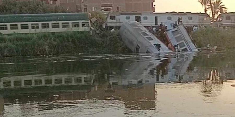 الصحة: الدفع بـ23 سيارة إسعاف لموقع حادث قطار المنيا ورفع درجة التأهب الطبي - تدوينة الإخباري