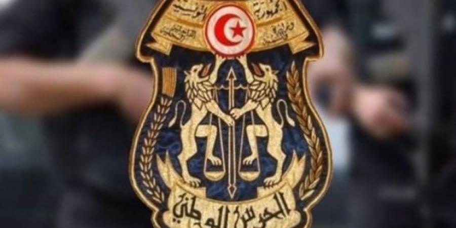 تطاوين: حجز شاحنتين محملتين باكثر من 41 الف قارورة مشروبات كحولية معدة للتهريب بقيمة تزيد عن 640 الف دينار - تدوينة الإخباري