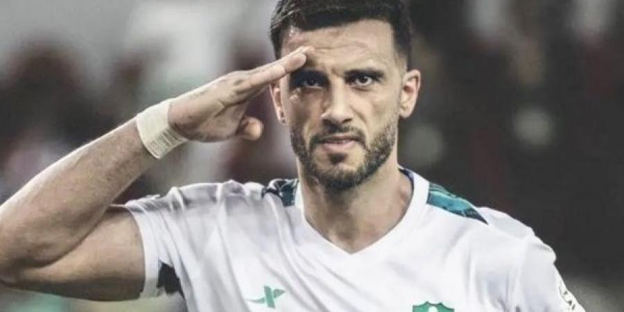 عمر السومة يرتدي قميص الاهلي السعودي مجددا - تدوينة الإخباري