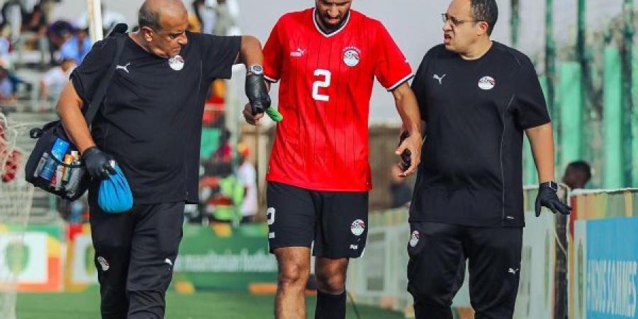 بعد إصابته في المنتخب المصري يطمئن على حالة مدافعه خالد - تدوينة الإخباري