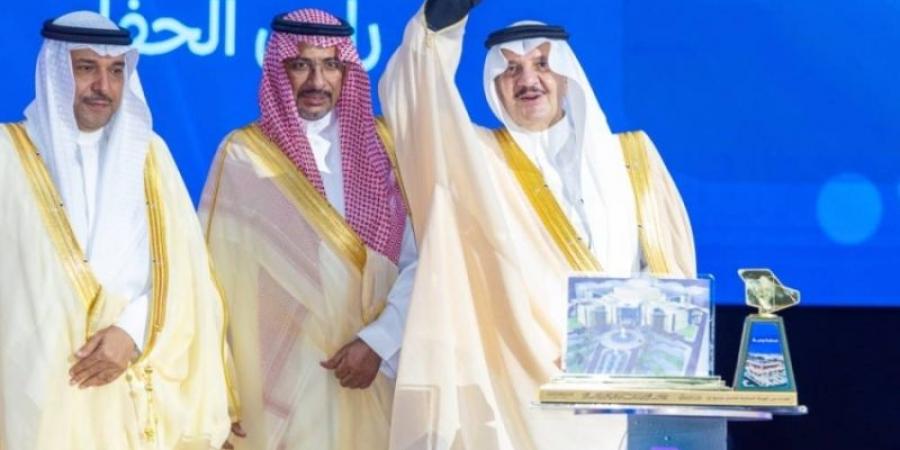 أمير الشرقية يرعى حفل تخريج طلبة كلية الجبيل الصناعية ومعهد الجبيل التقني - تدوينة الإخباري