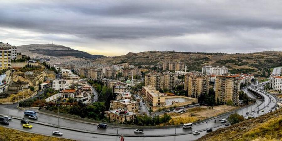 الجو غائم جزئياً وفرصة لهطل الأمطار بعدة مناطق - تدوينة الإخباري