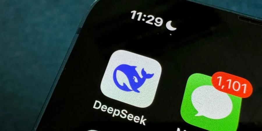 تطبيق الذكاء الاصطناعي الصيني DeepSeek يتسبب في موجة بيعية بالأسواق الأميركية - تدوينة الإخباري