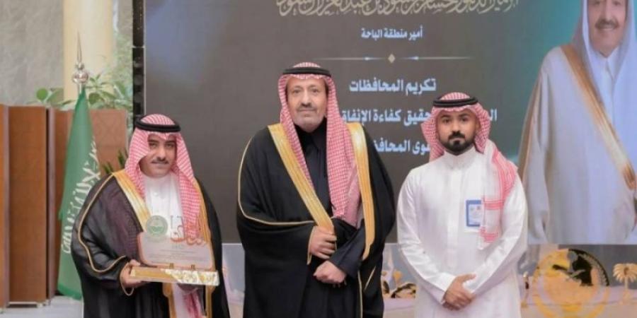 أمير الباحة يُكرِّم المحافظات المتميزة في برنامج كفاءة الإنفاق لعام 2024 - تدوينة الإخباري