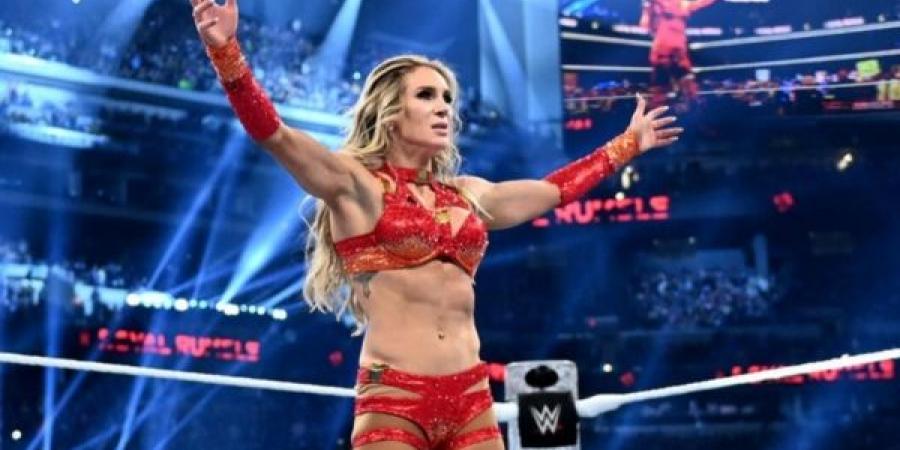 جماهير WWE غاضبة من شارلوت فلير: "لا تستحق هذه الفرصة" - تدوينة الإخباري