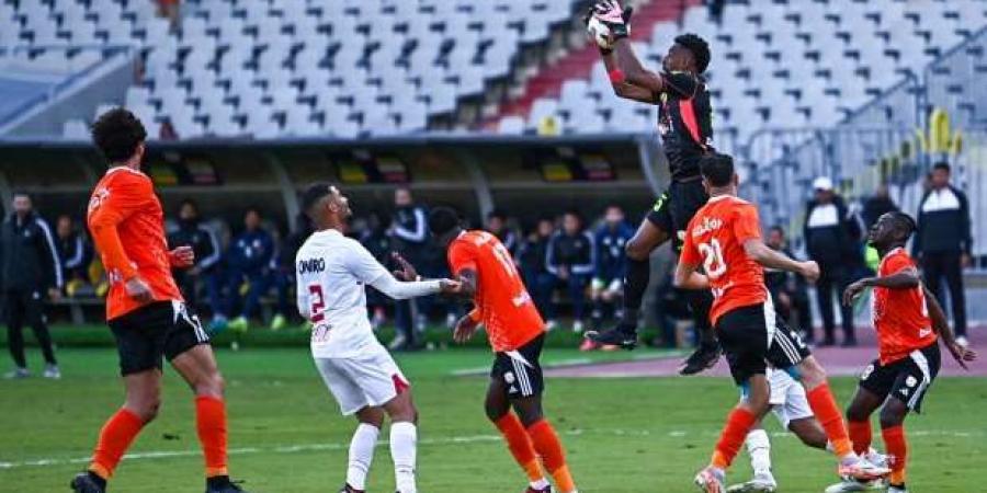 اخبار الرياضة عمرو ناصر يحصل على جائزة أفضل لاعب في مباراة الزمالك وفاركو