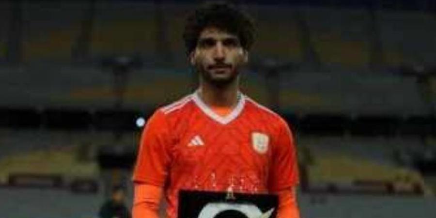 عمرو ناصر يحصل على جائزة أفضل لاعب فى مباراة الزمالك وفاركو - تدوينة الإخباري