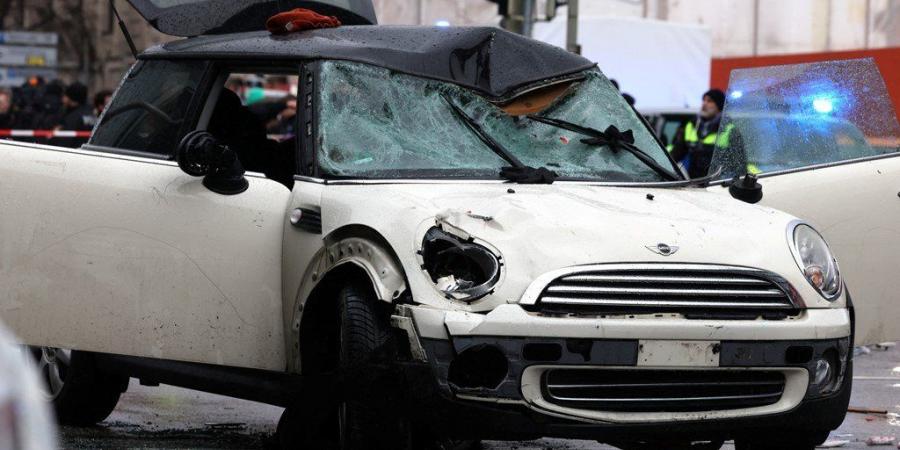 شاهد: أول صورة لسيارة منفذ حادث دهس ميونيخ بألمانيا - تدوينة الإخباري