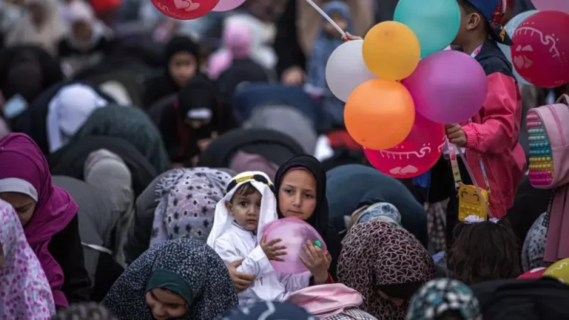 موعد عيد الفطر 2024 في السعودية وعدد أيام الاجازات للقطاع الخاص والحكومي الموارد البشرية توضح 1 موعد إجازة عيد الفطر 2024 في السعودية