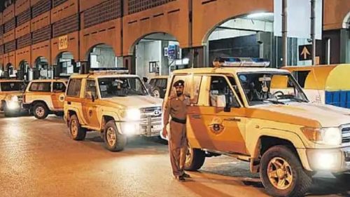 تنبيه هام من الأمن العام لقائدي المركبات: أفضلية العبور للمشاة من حقوق الطريق الواجبة 20 الأمن العام يُحذر من دخول هذه الأدوات الحرمين الشريفين