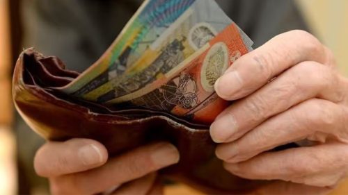 تمديد سن التقاعد لـ 65 عام بأمر ملكي والتعديل الأخير بالتأمينات الاجتماعية