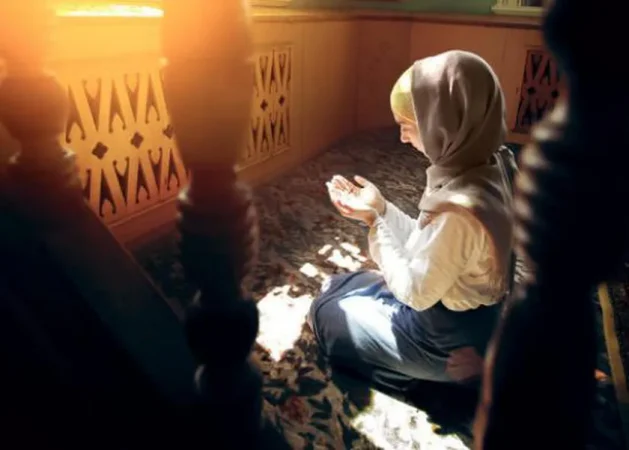 كيفية أداء صلاة التهجد في البيت للمرأة| و5 أمور يُفضل اتباعُها 2 كيفية أداء صلاة التهجد في البيت للمرأة| و5 أمور يُفضل اتباعها