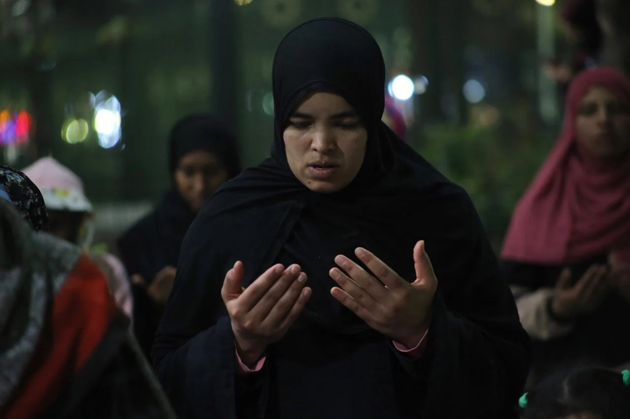 كيفية أداء صلاة التهجد في البيت للمرأة| و5 أمور يُفضل اتباعُها 2 كيفية أداء صلاة التهجد في البيت للمرأة| و5 أمور يُفضل اتباعها