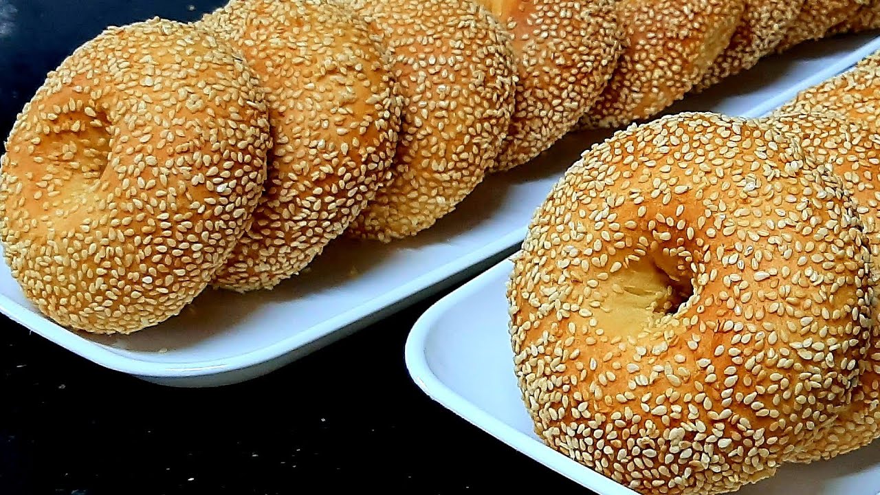 طريقة عمل فطائر السمسم بالزبادي