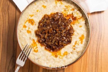 خطوات عمل وجبة الجريش بالدجاج والزبادى من المطيخ السعودي