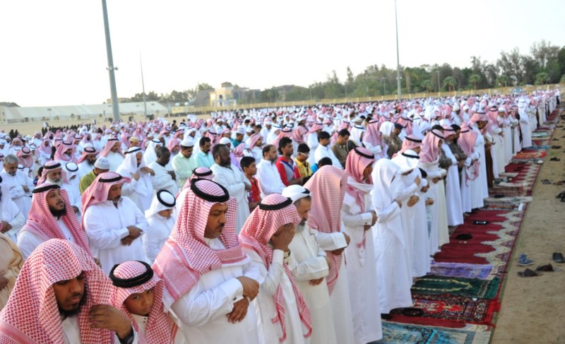 275121 1.شاهد. تقاليد صلاة عيد الفطر في الدول العربية 2019