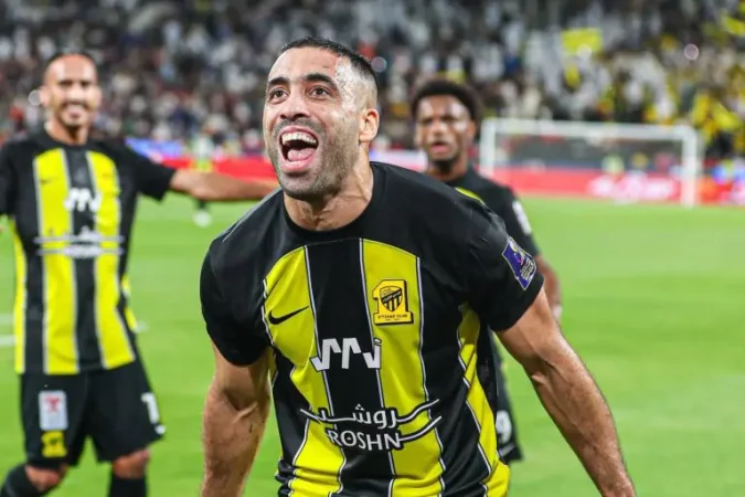 مشجع يعتدي على حمد الله