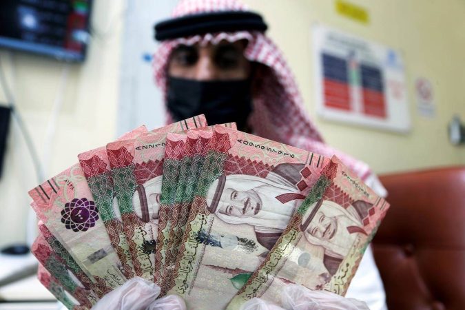صرف رواتب العاملين بالمملكة بالقطاعين المدني والعسكري الأحد بعد تعديل موعد الصرف وحقيقة صرف الفروقات 1 صرف رواتب العاملين بالمملكة