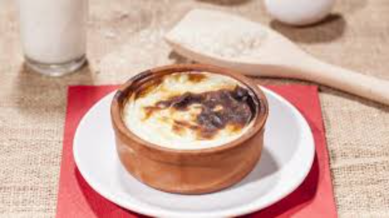 الوش مكرمش ولونه ذهبي.. طريقة عمل الأرز باللبن زي أشهر محلات الحلويات 1 خطوات عمل الارز باللبن