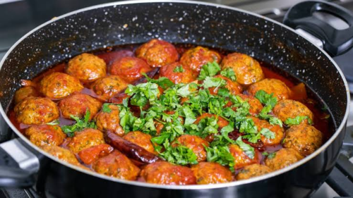 طريقة عمل كفتة السمك بالصلصة