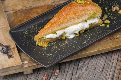 طريقة عمل أصابع البقلاوة بالقشطة واحدة من أجمل الحلويات 8 طريقة عمل أصابع البقلاوة بالقشطة واحدة من أجمل الحلويات