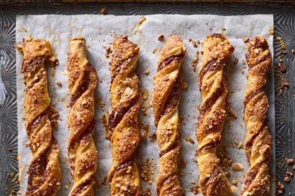 طريقة عمل أصابع القرفة بالبف باستري بمذاق ولا أروع 9 طريقة عمل أصابع القرفة بالبف باستري بمذاق ولا أروع