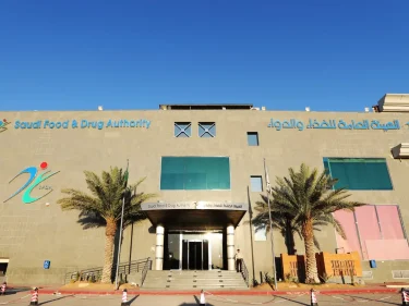 الغذاء والدواء تؤكد مرور اللقاحات بدراسات تضمن سلامتها وفاعليتها