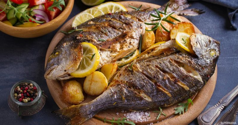 طريقة عمل السمك المشوي في الفرن بالزيت والليمون 1 طريقة تحضير وصفة السمك المشوي بالزيت والليمون