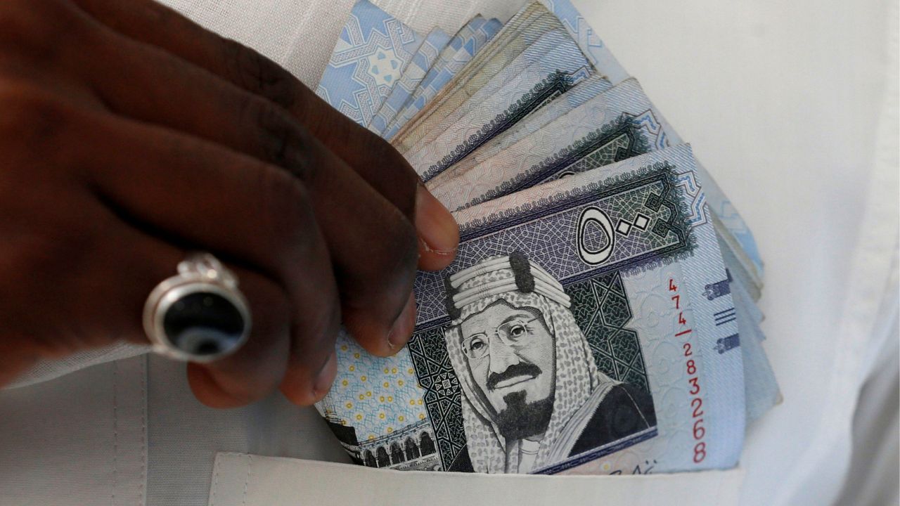 إذا راتبك قليل لا تحمل هم... قرض شخصي 22000 ريال بقسط 568 ريال فقط لسداد ديونك وتوفير التزاماتك